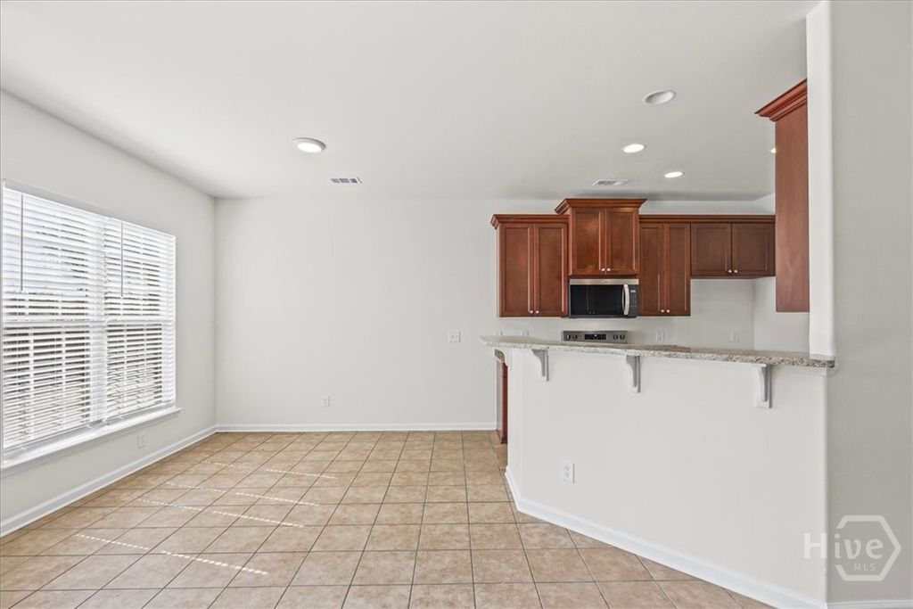 Image 5 of property listing at 103 Cumberland Way, Savannah, GA 31407