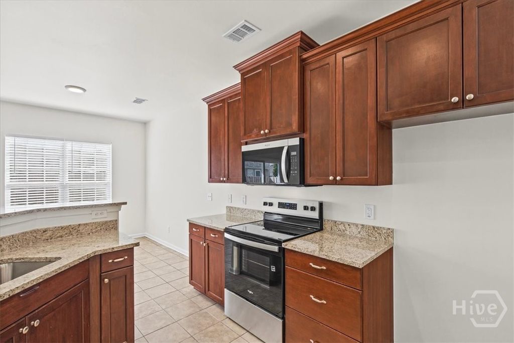 Image 9 of property listing at 103 Cumberland Way, Savannah, GA 31407