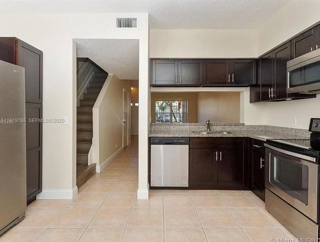 43 Simonton Cir, Weston, FL 33326