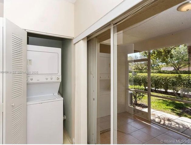 43 Simonton Cir, Weston, FL 33326