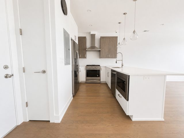 2217 W Madison Street 308, Chicago, IL 60612