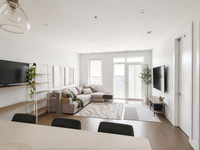 2217 W Madison Street 308, Chicago, IL 60612