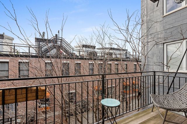 2217 W Madison Street 308, Chicago, IL 60612