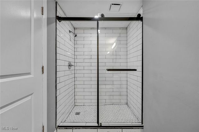 5103 Eastover Road, Lyndhurst, OH 44124