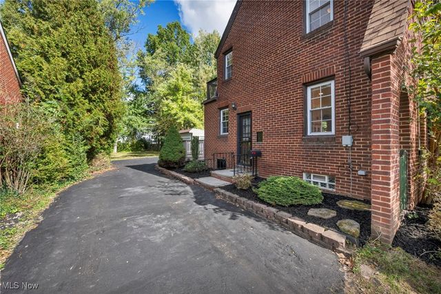 5103 Eastover Road, Lyndhurst, OH 44124