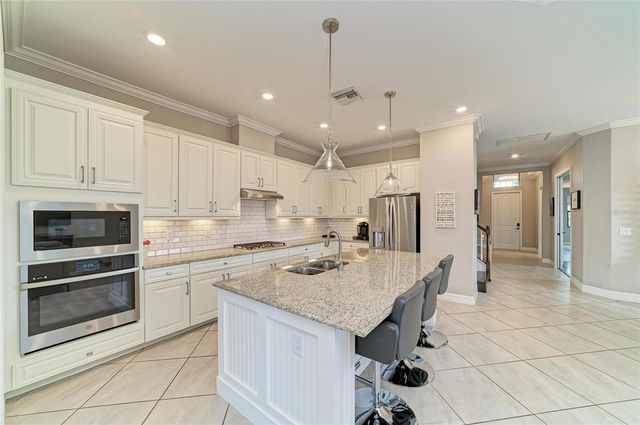 6070 BRANDON RUN, Lakewood Ranch, FL 34211