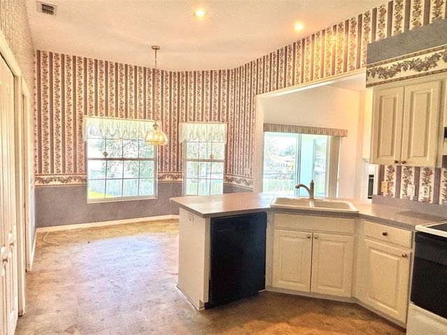 132 LAKE MARIAM WAY, Winter Haven, FL 33884
