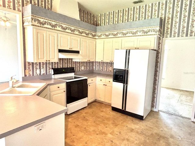 132 LAKE MARIAM WAY, Winter Haven, FL 33884