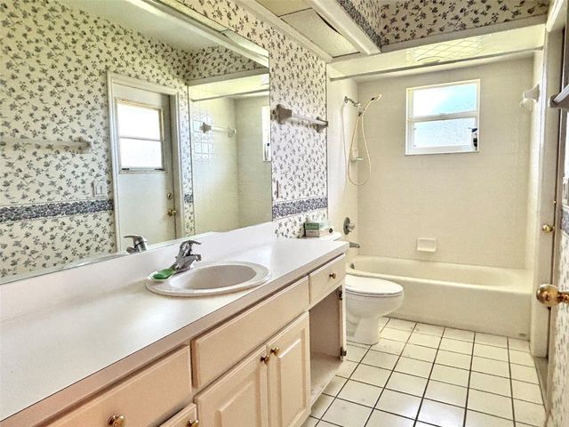 132 LAKE MARIAM WAY, Winter Haven, FL 33884