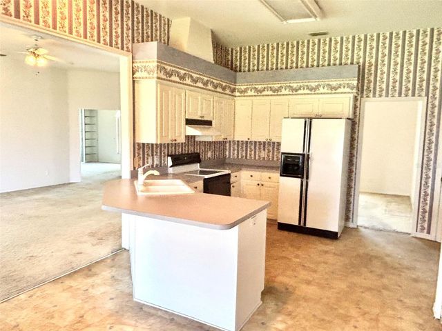132 LAKE MARIAM WAY, Winter Haven, FL 33884