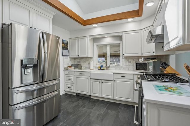 37 N LAKESIDE DR W, Medford, NJ 08055