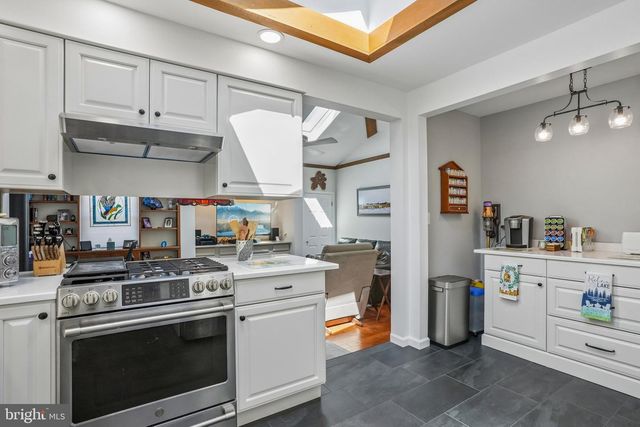 37 N LAKESIDE DR W, Medford, NJ 08055