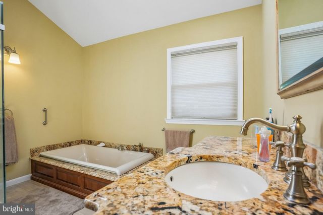 37 N LAKESIDE DR W, Medford, NJ 08055