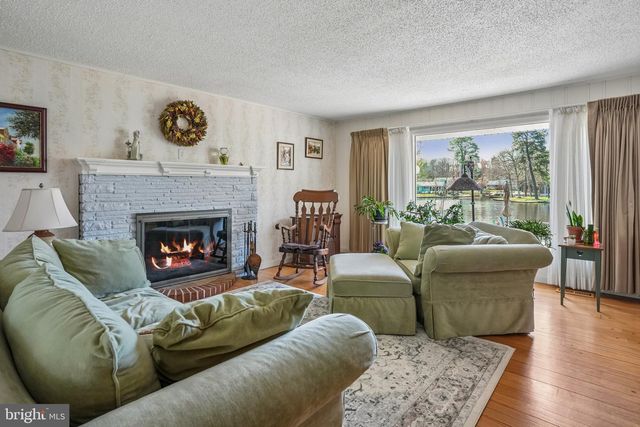 37 N LAKESIDE DR W, Medford, NJ 08055