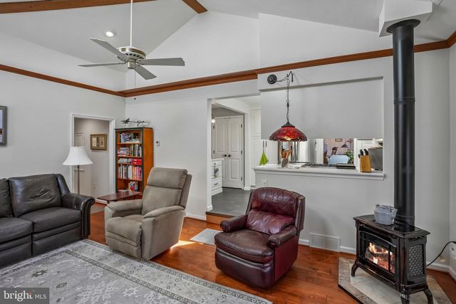 37 N LAKESIDE DR W, Medford, NJ 08055