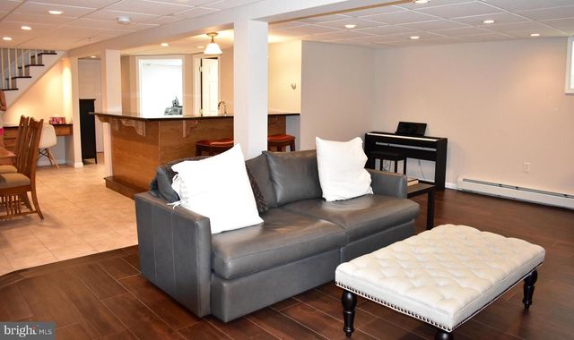 937 N HILL DR, West Chester, PA 19380