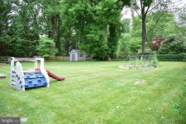 937 N HILL DR, West Chester, PA 19380