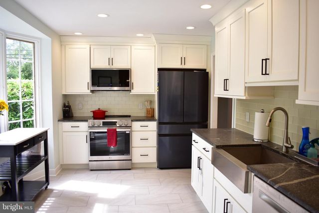 937 N HILL DR, West Chester, PA 19380