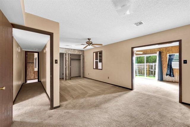 1104 NW 52nd Cir., Lawton, OK 73505