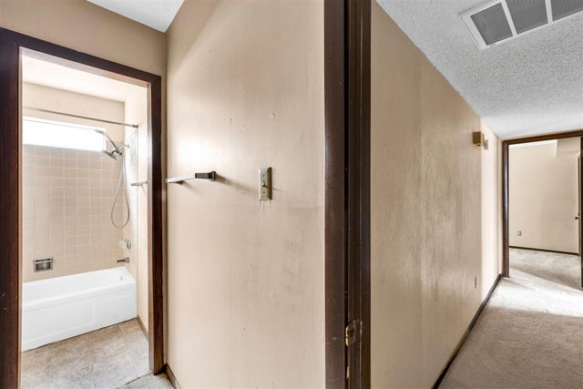 1104 NW 52nd Cir., Lawton, OK 73505