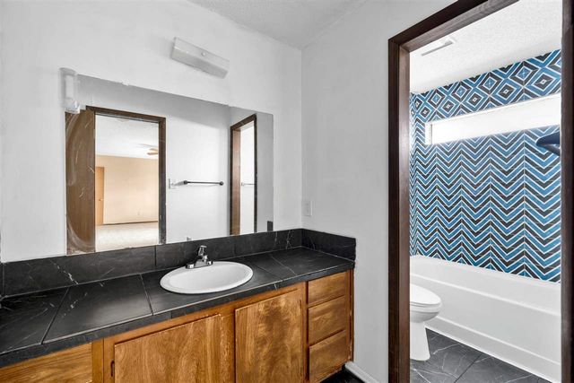 1104 NW 52nd Cir., Lawton, OK 73505