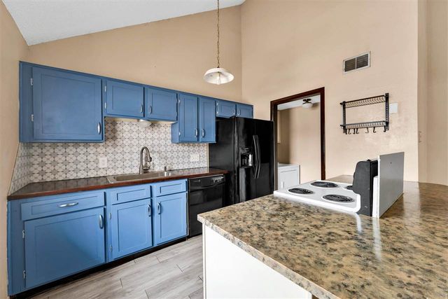 1104 NW 52nd Cir., Lawton, OK 73505