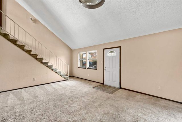 1104 NW 52nd Cir., Lawton, OK 73505