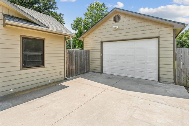 609 W Russell, Mulvane, KS 67110