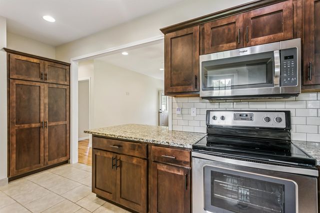 609 W Russell, Mulvane, KS 67110