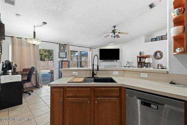 1431 BLUES CREEK Drive, Jacksonville, FL 32221