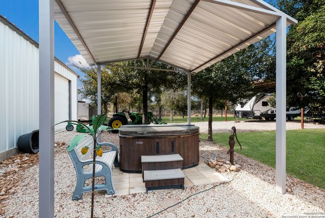 262 GANDER SLOUGH RD, Kingsbury, TX 78638