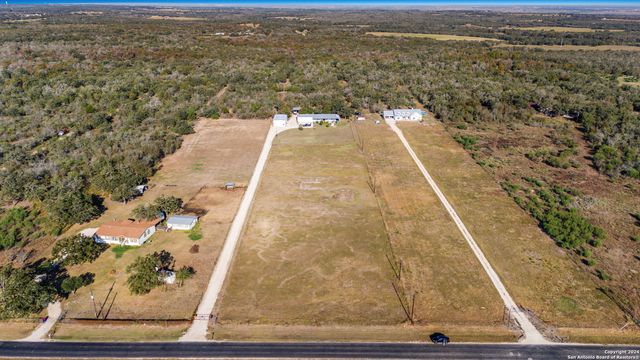 262 GANDER SLOUGH RD, Kingsbury, TX 78638