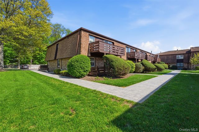 17 New Holland Village, Nanuet, NY 10954