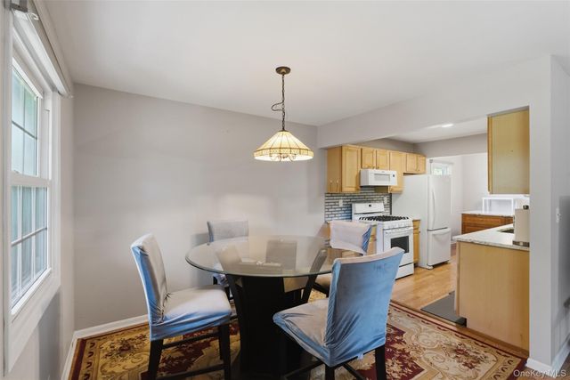 17 New Holland Village, Nanuet, NY 10954