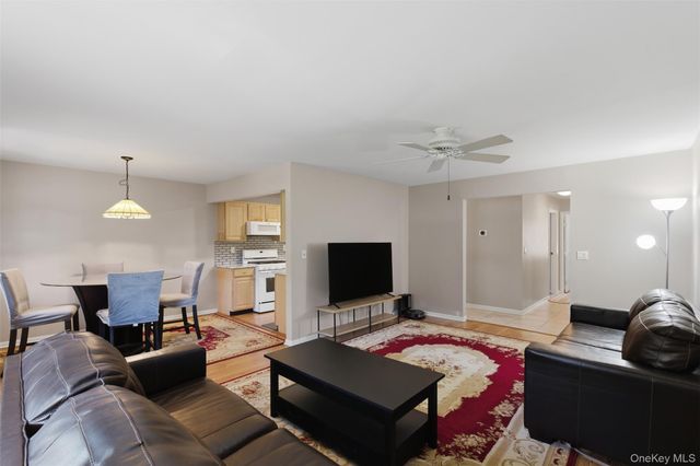 17 New Holland Village, Nanuet, NY 10954