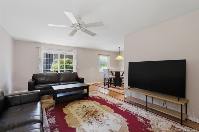 17 New Holland Village, Nanuet, NY 10954