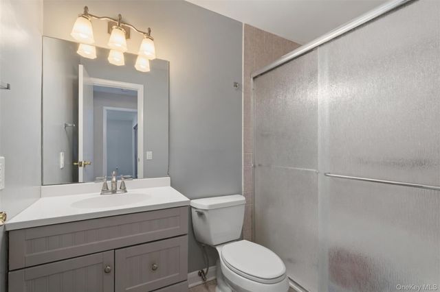 17 New Holland Village, Nanuet, NY 10954