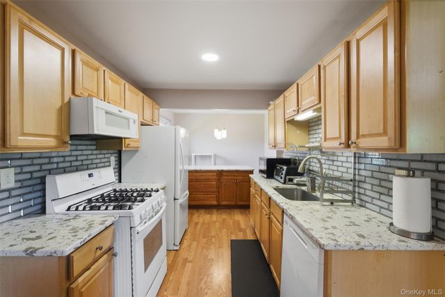 17 New Holland Village, Nanuet, NY 10954