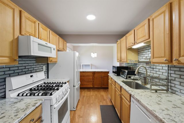 17 New Holland Village, Nanuet, NY 10954