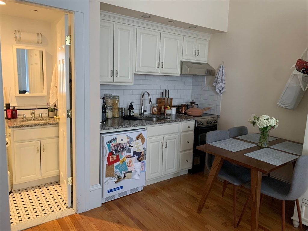 105 Pinckney St 2, Boston, MA 02114