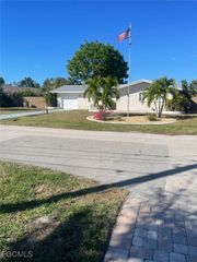 1739 Sandy CIR, Cape Coral, FL 33904