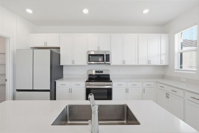 694 PERONI AVENUE, Debary, FL 32713