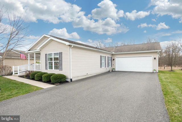 16 CORMORANT DR, Bechtelsville, PA 19505