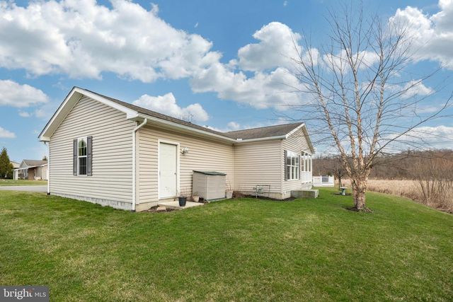 16 CORMORANT DR, Bechtelsville, PA 19505