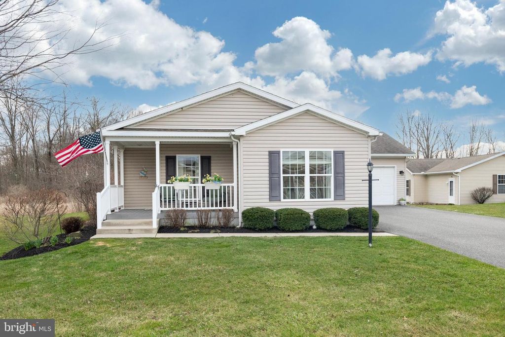 16 CORMORANT DR, Bechtelsville, PA 19505