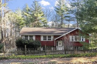 48 Meadowbrook Rd, Bedford, MA 01730