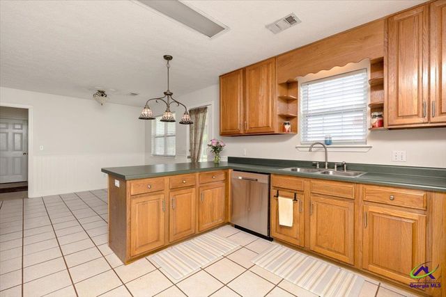 102 Alamo Court, Warner Robins, GA 31088