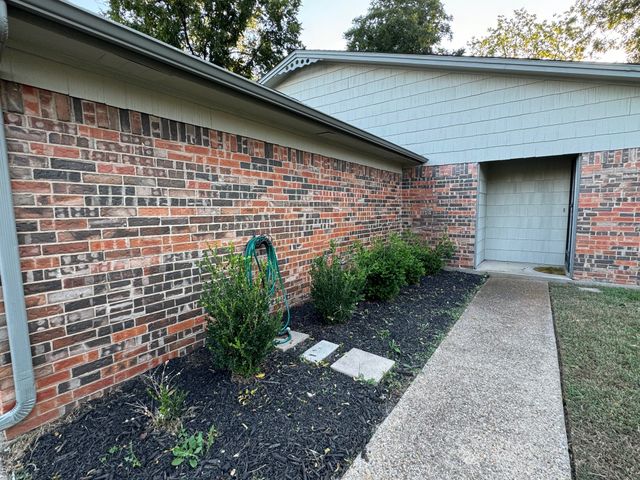 11919 Averett Court, Fort Worth, TX 76008