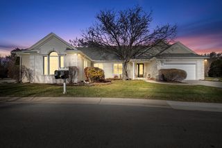 W233N3088 Oakmont COURT #B, Pewaukee, WI 53072