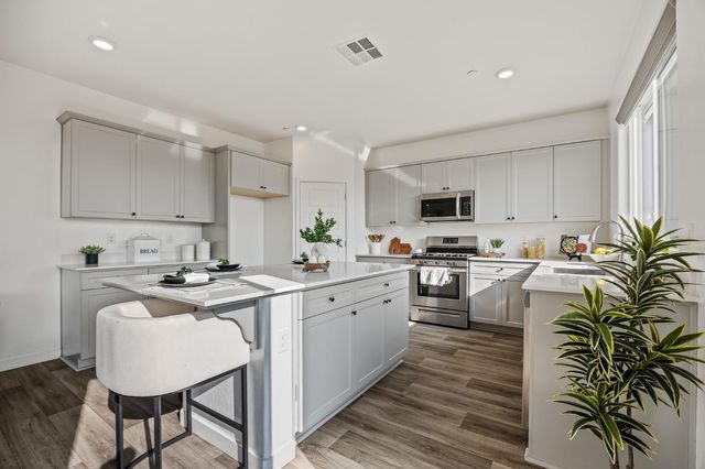 5783 W Laguna Avenue, Fresno, CA 93722